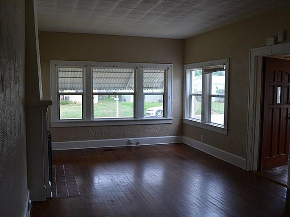 5th image of 2426 37th Ave N