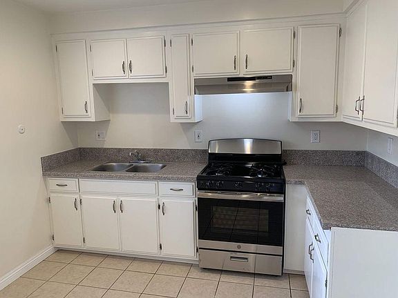 4th image of 4441 W 134th St #10