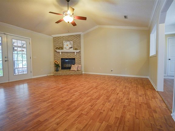 4th image of 310 Yvonne Dr