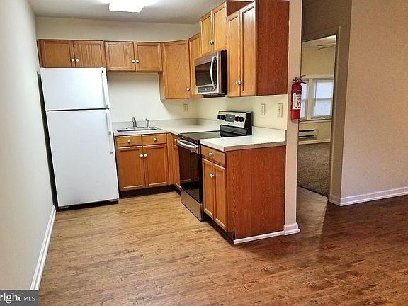 4th image of 15 Pear Ave #B