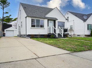 8221 Coolidge Ave, Center Line, MI 48015
