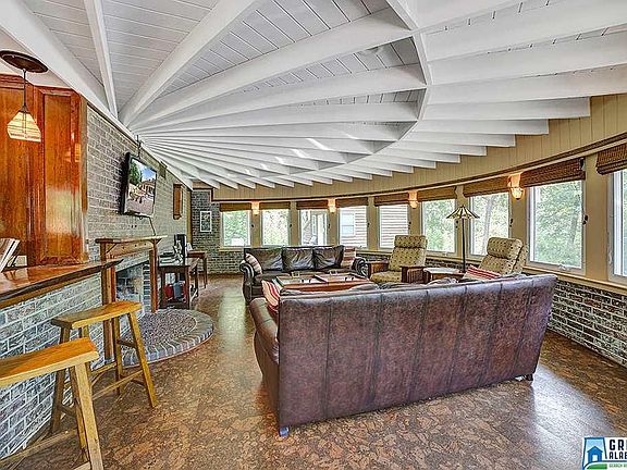5th image of 2337 Ivy Ln