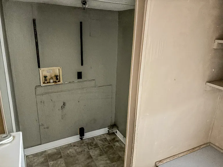 313 NW Park Dr — Photo 9