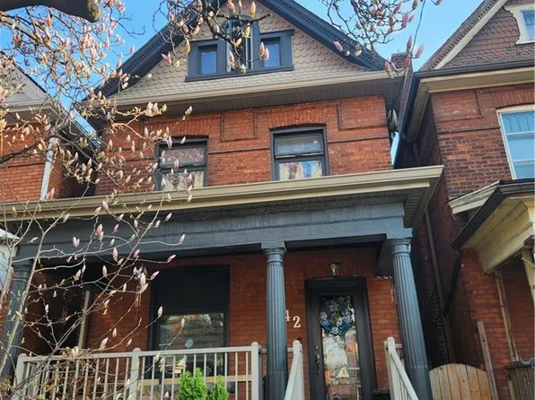 42 Nightingale St, Hamilton, ON L8L 1R8