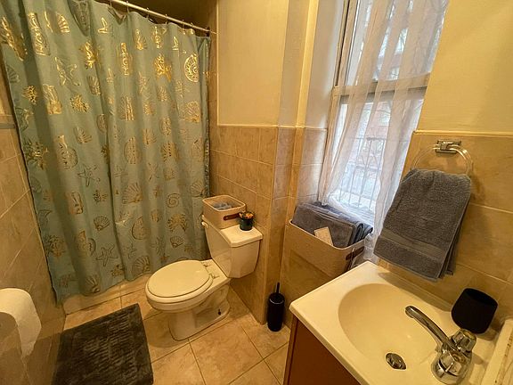 4th image of 300 E 92nd St APT 2A