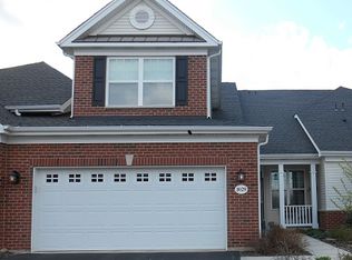 1029 Broadmoor Dr, Elgin, IL 60124