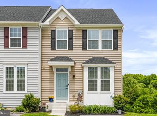 211 Ontario Dr, Falling Waters, WV 25419
