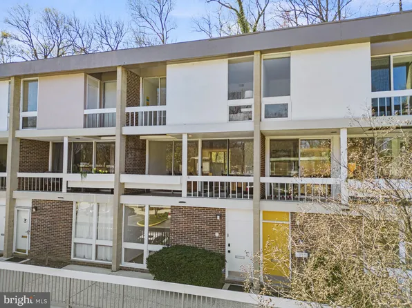 11585 Maple Ridge Rd, Reston, VA 20190