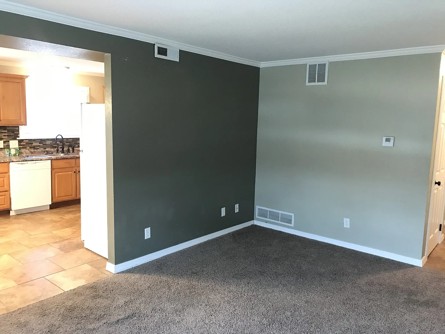 Prairie Heights - 1201 Apt 4 — Photo 3