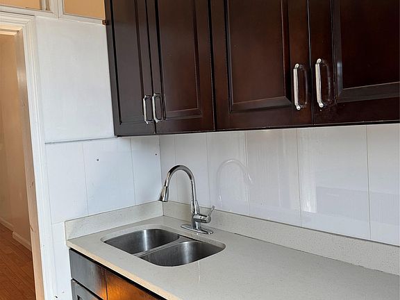 3rd image of 2925 Matthews Avenue #6H