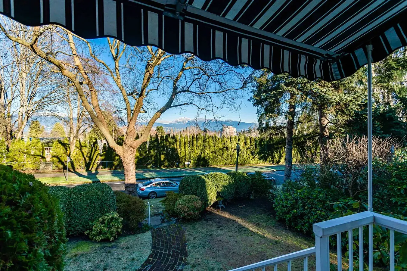 Point Grey House — Photo 4