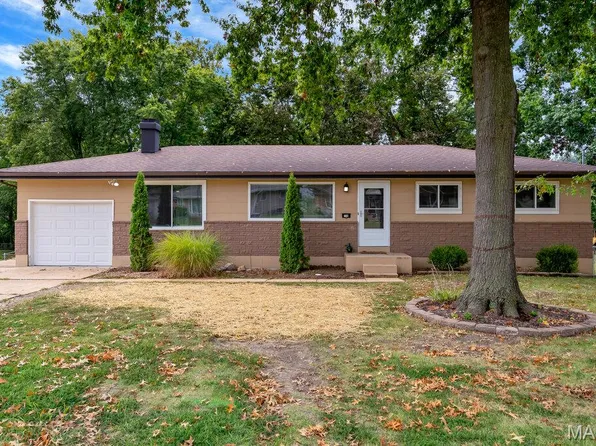 718 Sun Valley Dr, Arnold, MO 63010