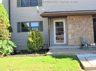 303 Fairway Gdns, Hurricane, WV 25526