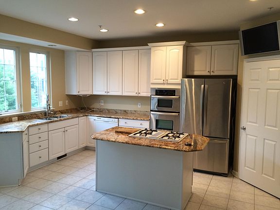 3rd image of 1628 Hunting Creek Dr