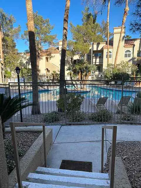2 bed, 892 sqft, $1,700 — Photo 2