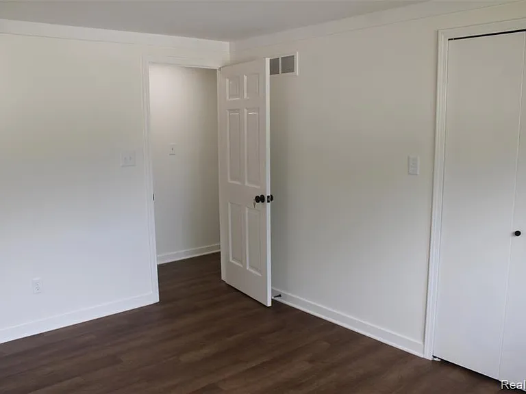 7246 Saint Auburn Dr — Photo 24