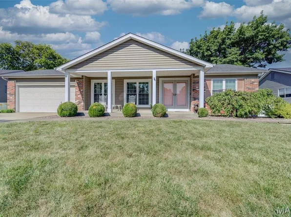 1210 Summerwood Dr, Saint Peters, MO 63376