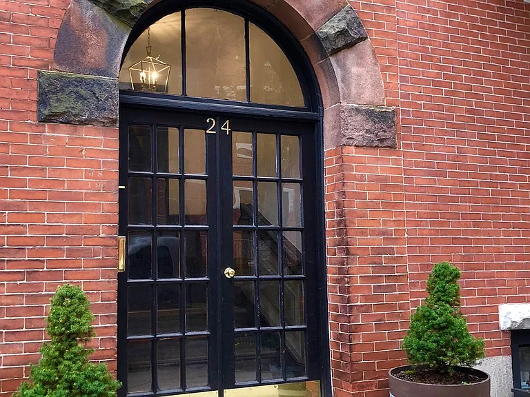 24 Isabella St #3 — Photo 8