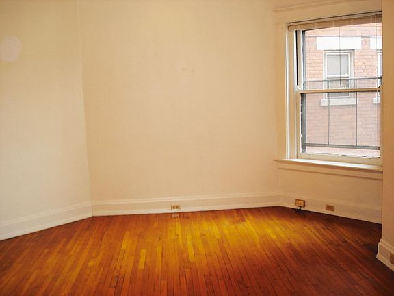 2nd image of 525 Greenup St #N12