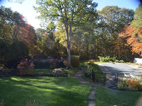 5th image of 17 W Pine Dr