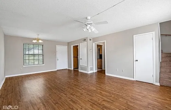121 Carriage Square Dr — Photo 9
