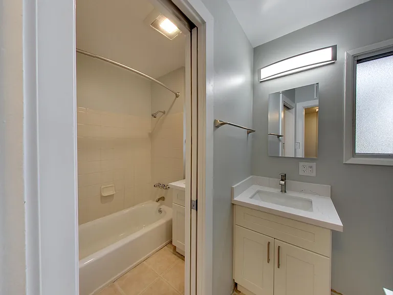 311 Lester — Photo 20