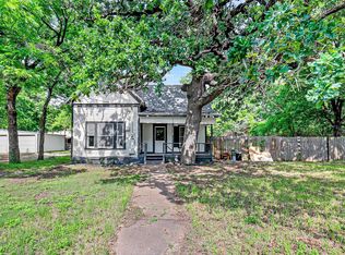 707 S Robinson St, Cleburne, TX 76031