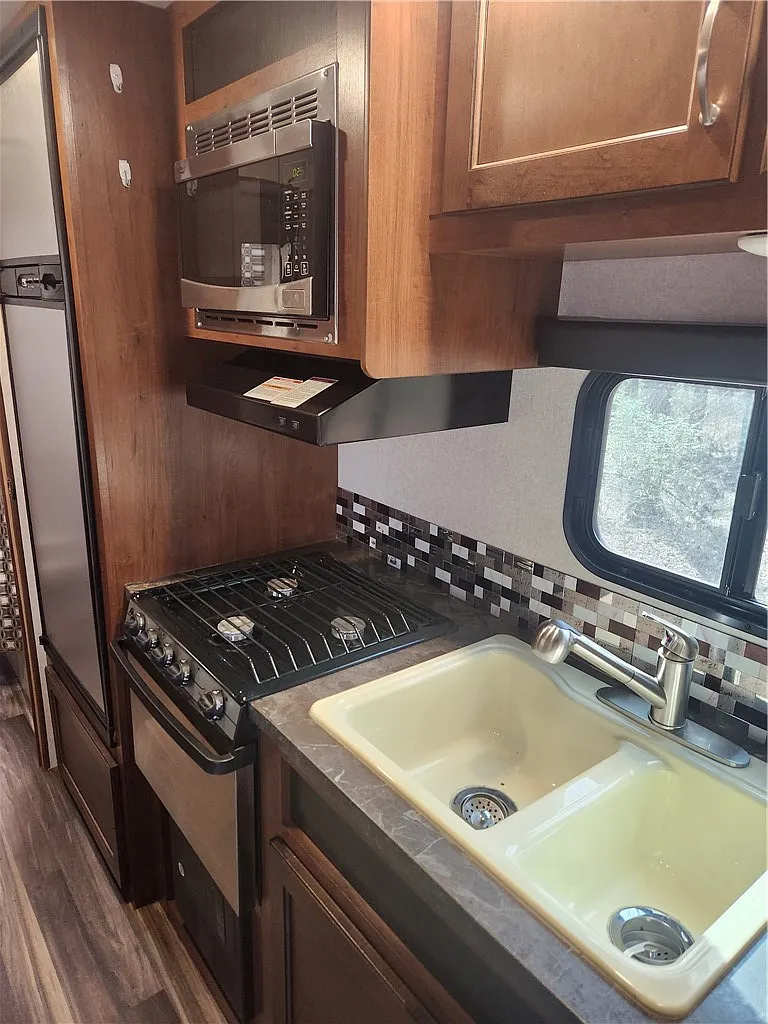 1 bed, 1.0 bath, $850 — Photo 4