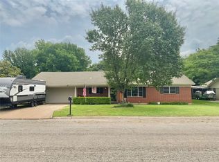 304 Elmwood St, Gainesville, TX 76240