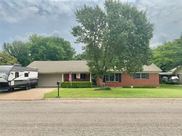 304 Elmwood St, Gainesville, TX 76240