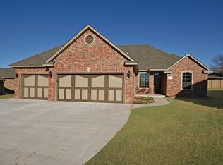 1915 Brooke Ct, Edmond, OK 73003