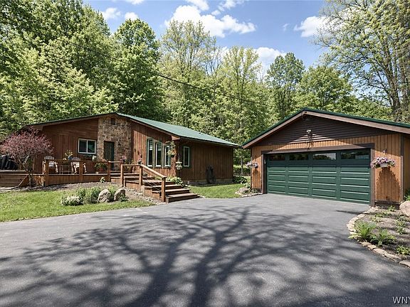 3rd image of 6179 Hart Rd