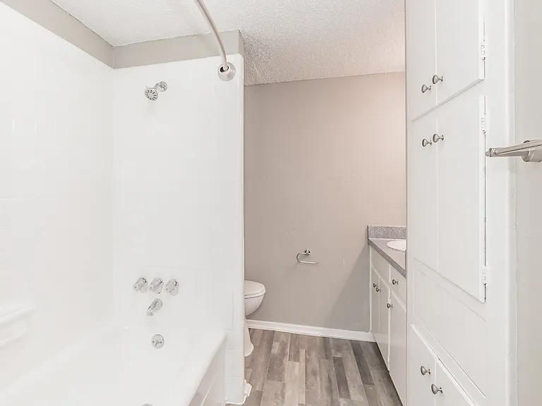 Davis Park Apartments — Photo 58
