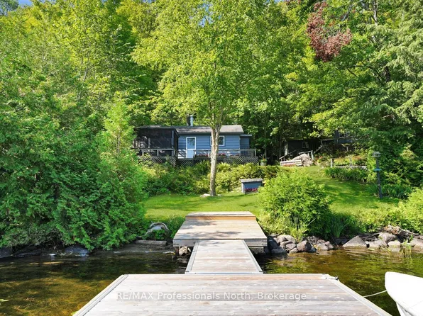 1017 Pickerel Ln, Highlands East, ON K0M 2A0
