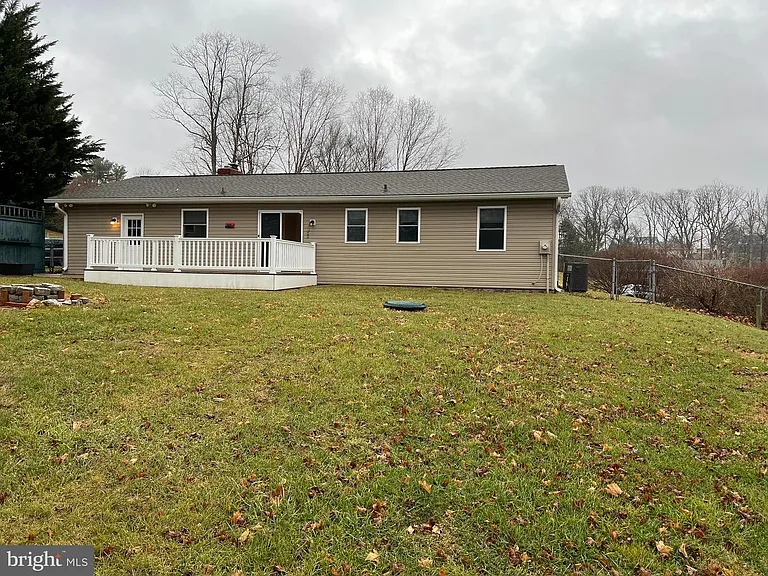 810 Wisteria Dr — Photo 37