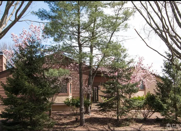 501 Sayre Dr — Photo 1