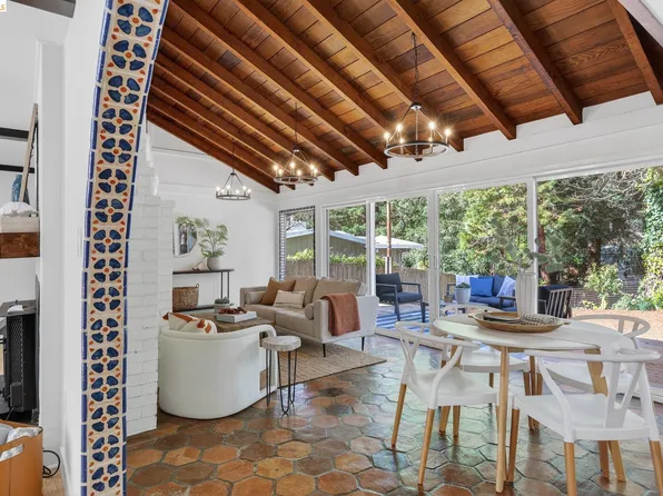 5914 Thornhill Dr, Oakland, CA 94611