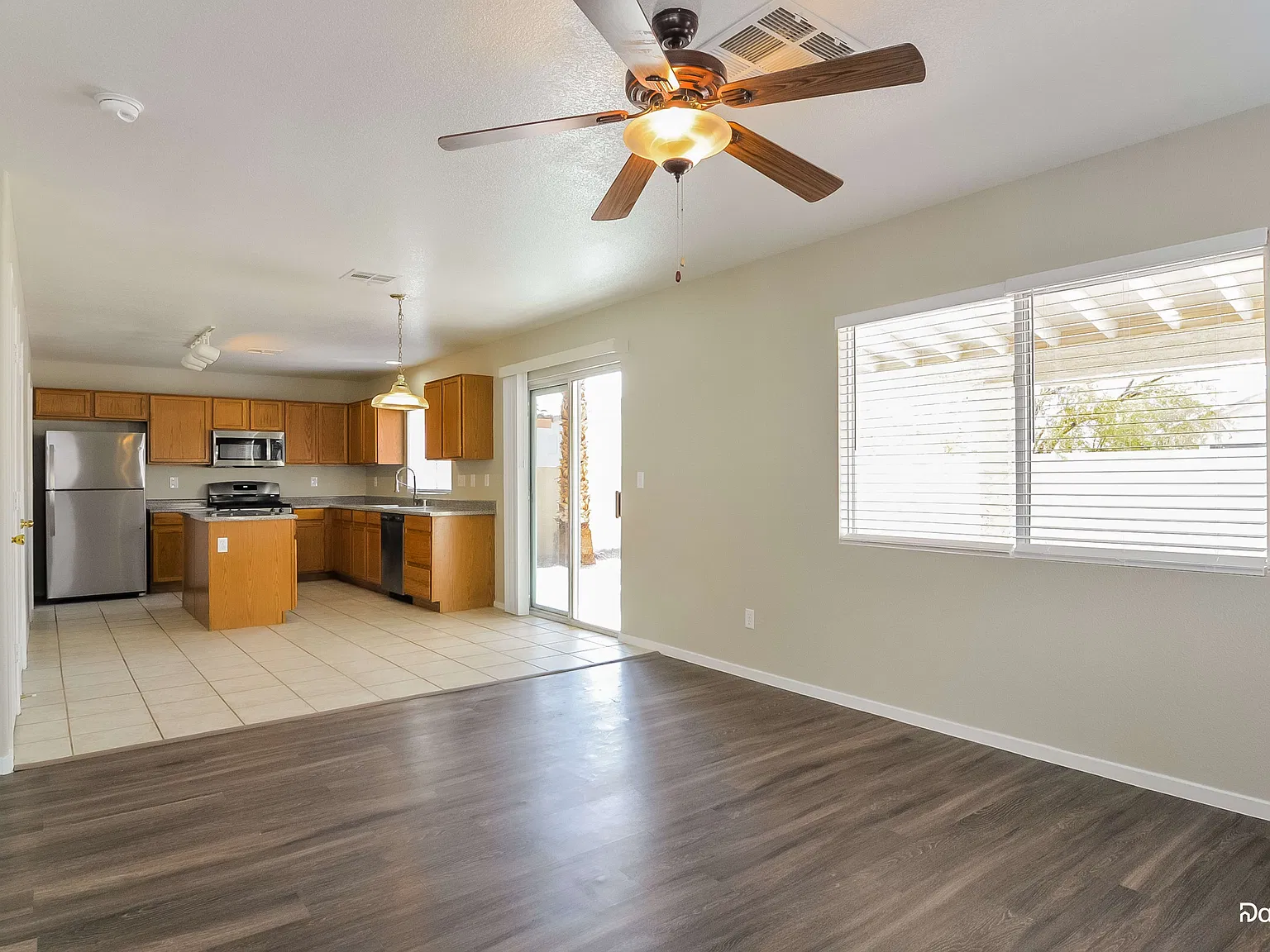 3 bed, 2.5 bath, 1842 sqft, $2,025 — Photo 4