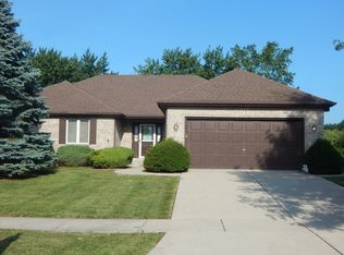 245 Lakeview Dr, Aurora, IL 60506