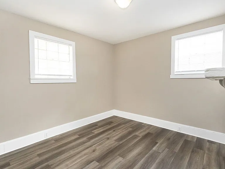 457 Roanoke Ave — Photo 10
