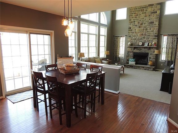 5th image of 12 Creek Ct