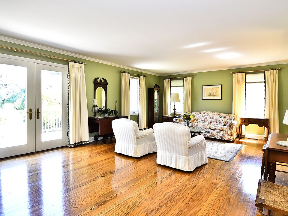 Cove 2 Griffen Dr Mystic CT Zillow