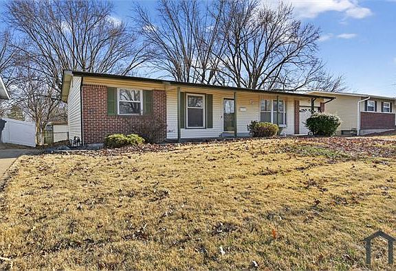 2nd image of 2060 Loveland Dr