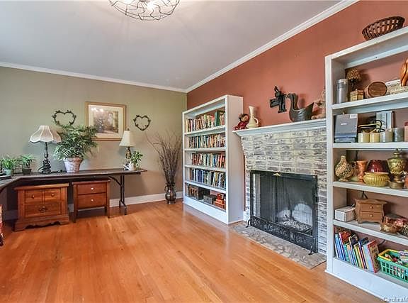 5th image of 306 Shady Ln