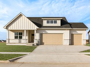 1560 NW Parkside Ln, Waukee, IA 50263