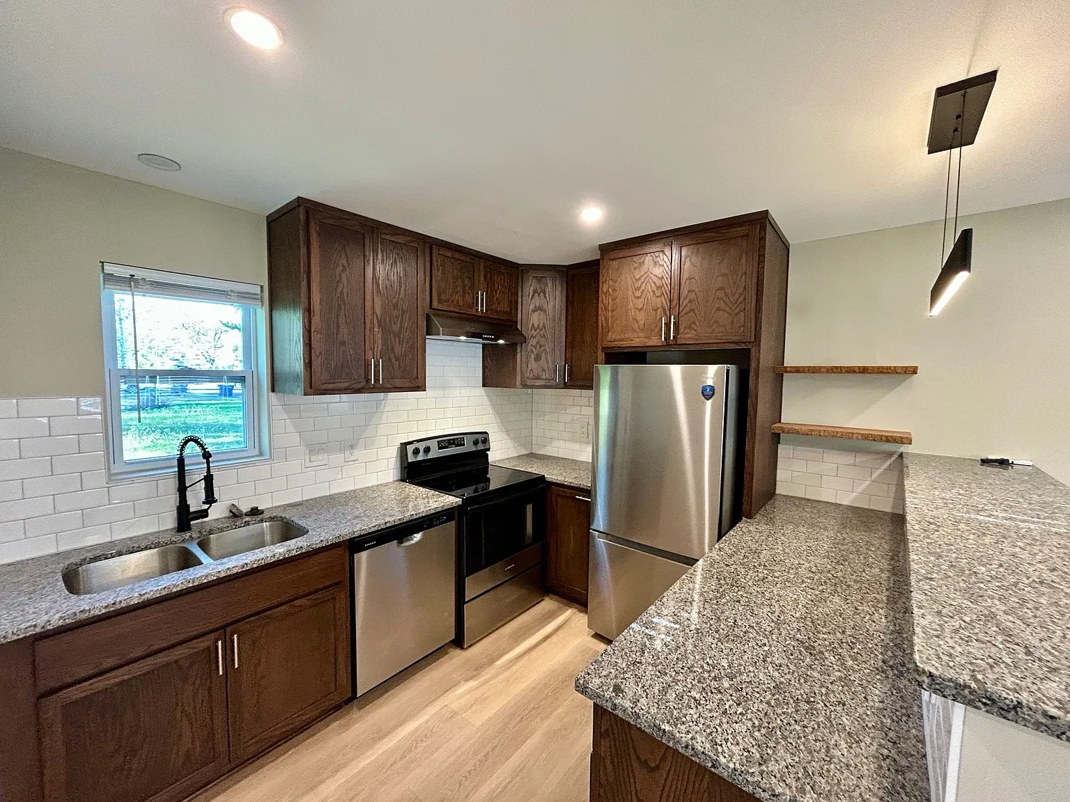 919 Oak Street - 2 — Photo 3