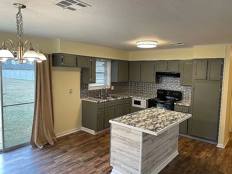 3 bed, 1188 sqft, $1,275 — Photo 3