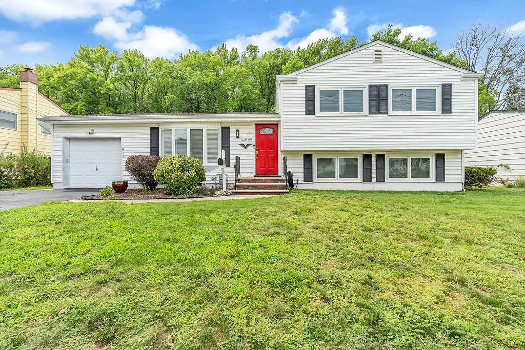 61 Cornell Dr — Photo 1