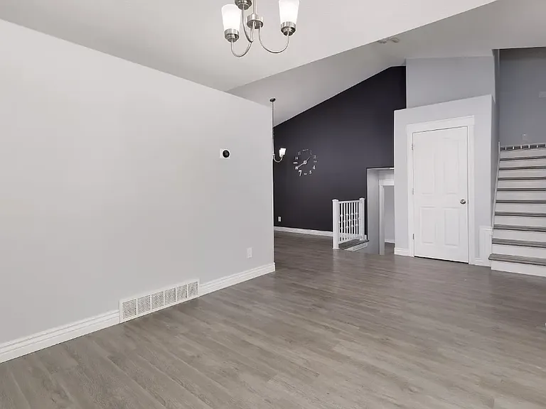 572 W 1260 N — Photo 3