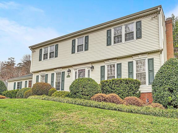 4th image of 5023 Meadow Creek Dr